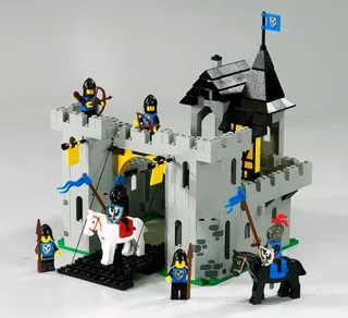 LEGO 10039-1 Black Falcon's Fortress — 430 pieces, released 2002