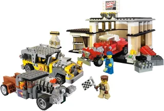 LEGO 10200-1 Custom Car Garage — 894 pieces, released 2008