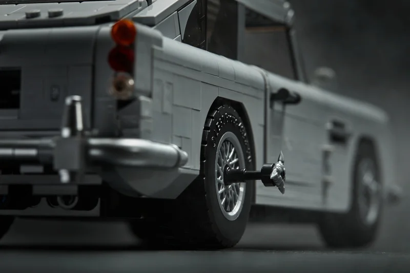 James Bond Aston Martin DB5 - View 4