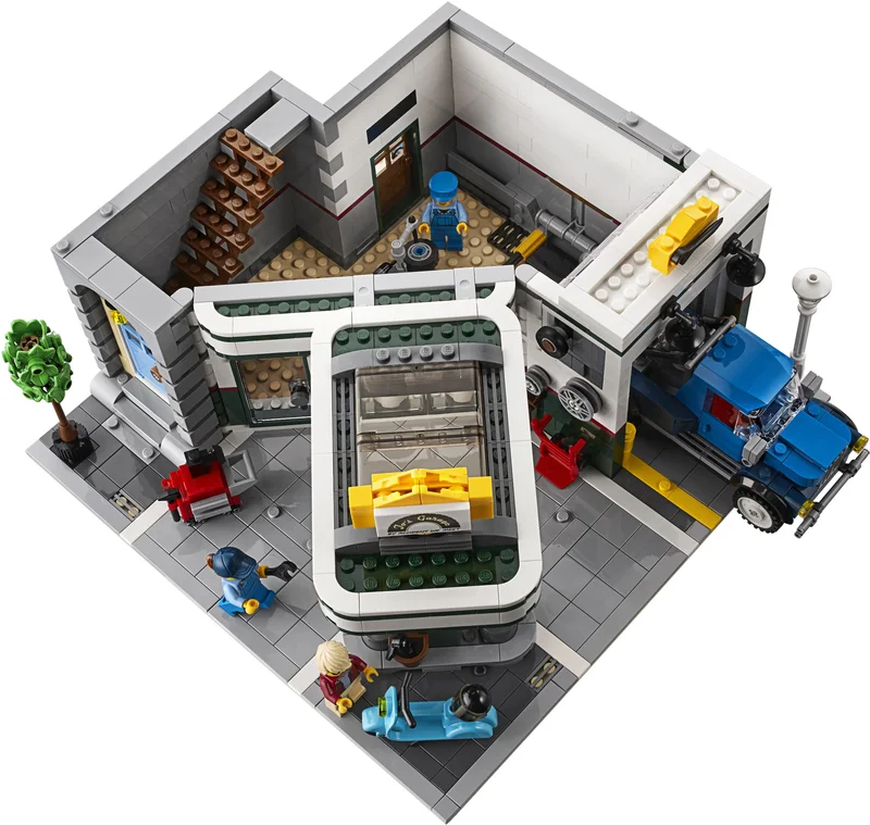 Corner Garage - View 8