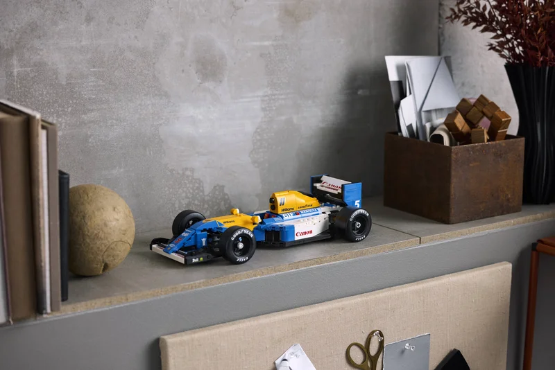 Williams Racing FW14B & Nigel Mansell - View 8