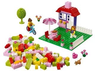 LEGO 10660-1 Pink Suitcase — 157 pieces, released 2013