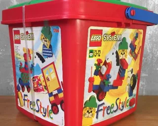 LEGO 1766-1 Small Freestyle Bucket — 109 pieces, Freestyle theme