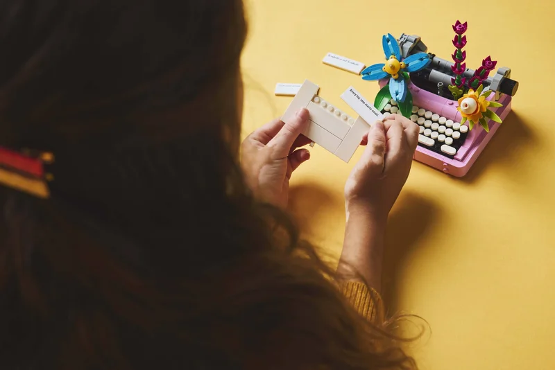Typewriter with Flowers - View 5