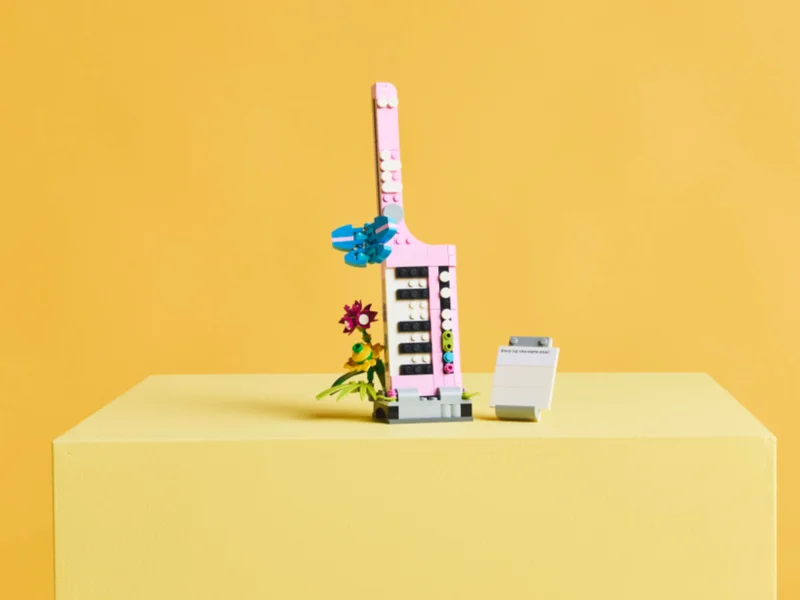 Typewriter with Flowers - View 7