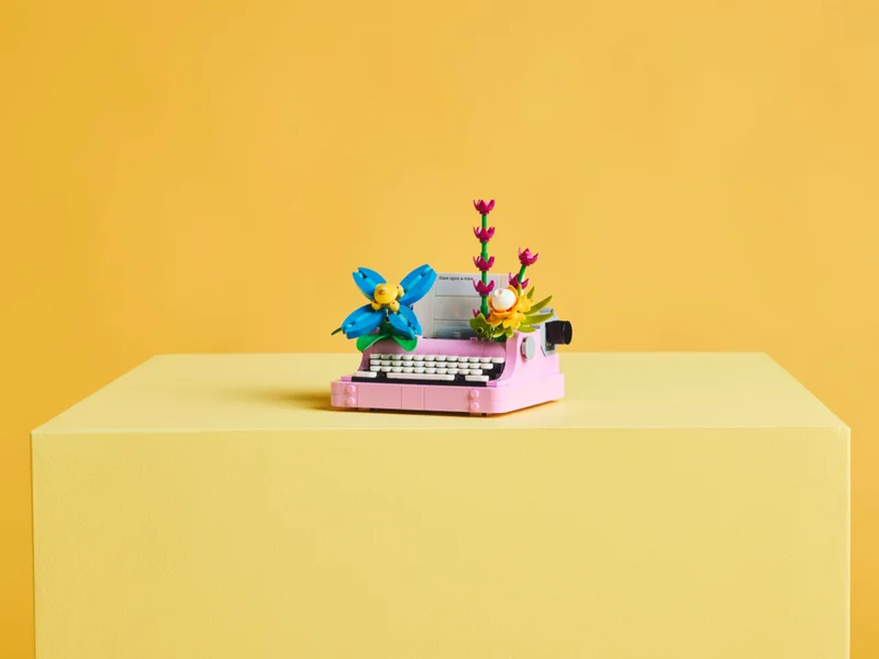 Typewriter with Flowers - View 8