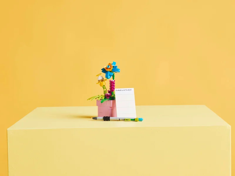 Typewriter with Flowers - View 9