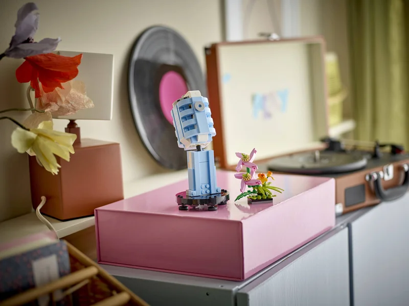 Record Player with Flowers - View 5