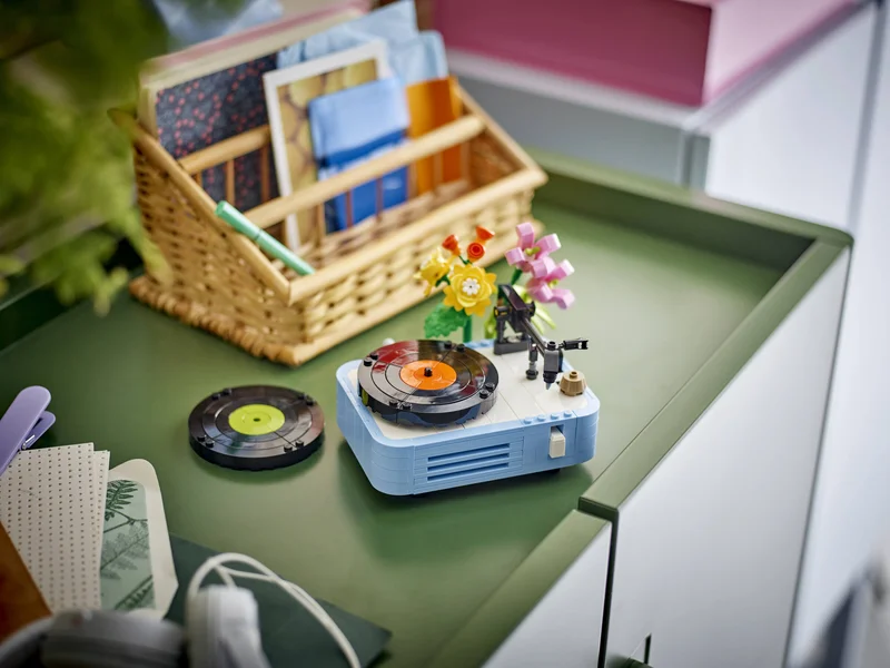 Record Player with Flowers - View 6