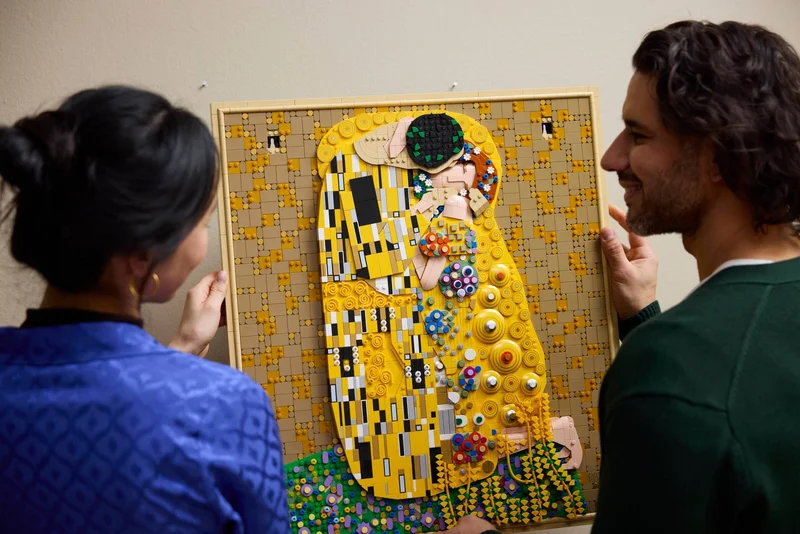 Gustav Klimt – The Kiss - View 8