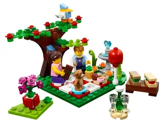 LEGO 40236-1 Romantic Valentine Picnic — 126 pieces, released 2017