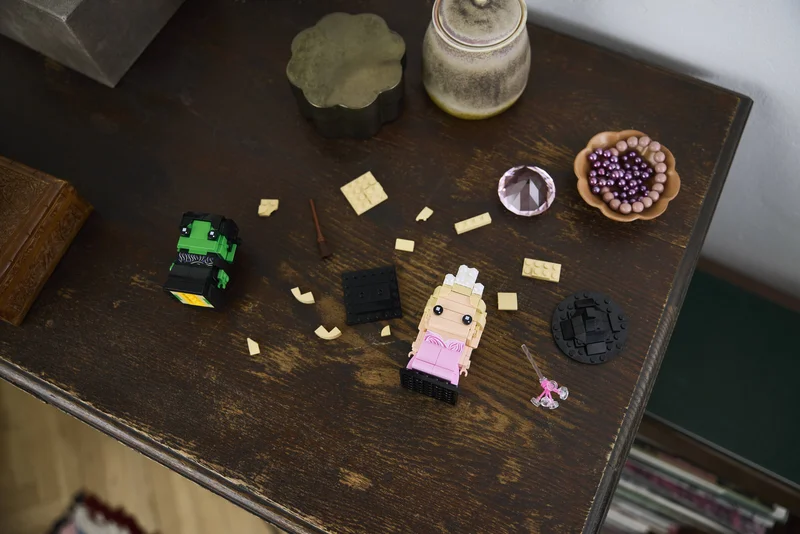 Elphaba & Glinda Figures - View 6