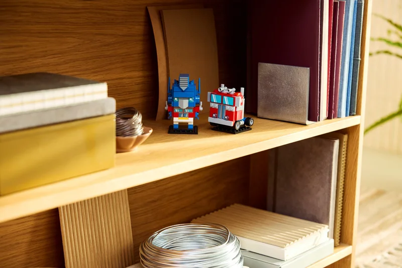 Optimus Prime Robot & Vehicle - View 6
