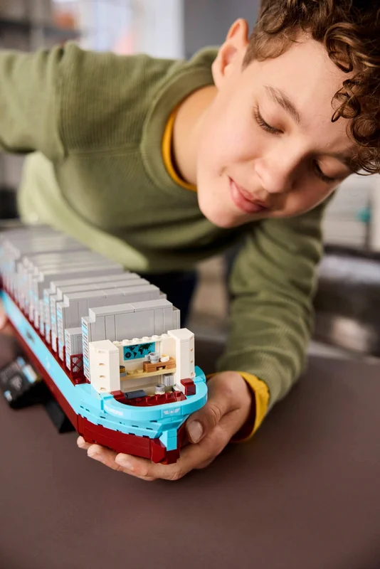Maersk Dual-Fuel Container Vessel - View 8