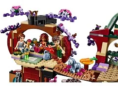 The Elves' Treetop Hideaway - View 4