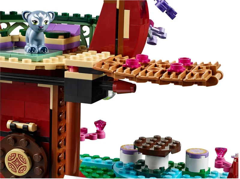 The Elves' Treetop Hideaway - View 6