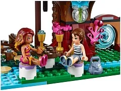 The Elves' Treetop Hideaway - View 7