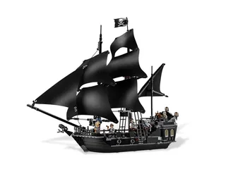 LEGO 4184-1 Black Pearl — 805 pieces, released 2011