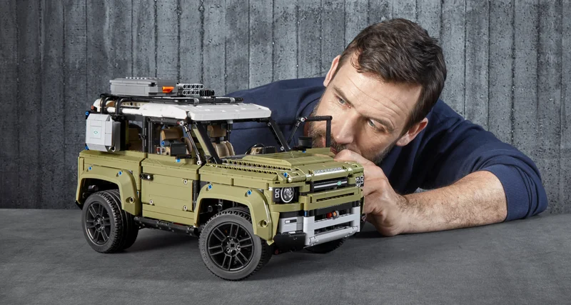 Land Rover Defender - View 2