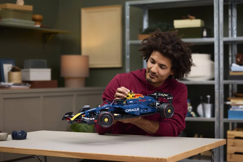 Oracle Red Bull Racing RB20 F1 Car - View 7