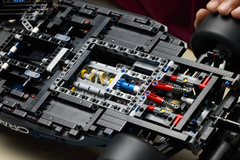 Oracle Red Bull Racing RB20 F1 Car - View 8