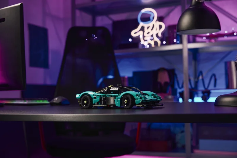 Aston Martin Valkyrie - View 7