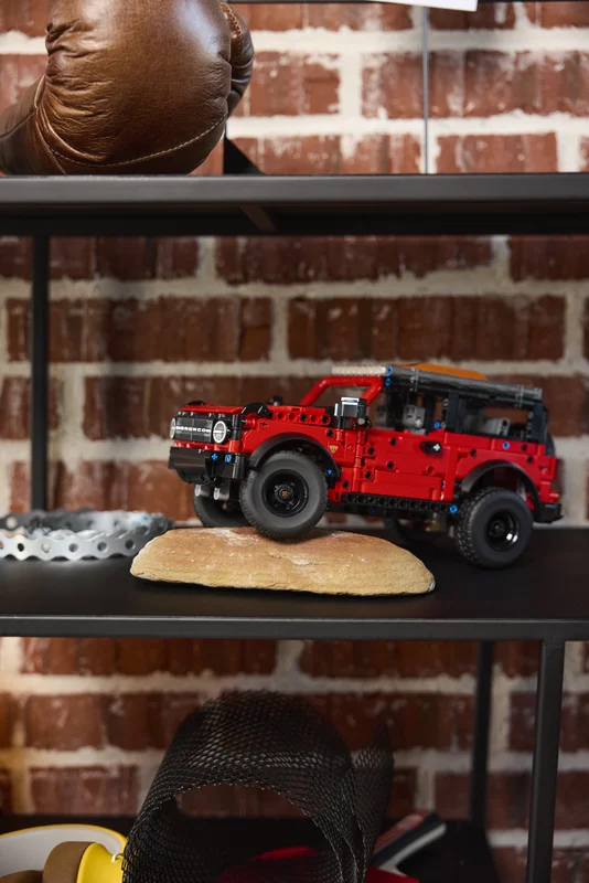 Ford Bronco SUV - View 9