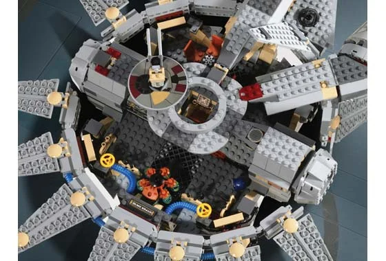 Millennium Falcon (Blue Box Version) - View 4