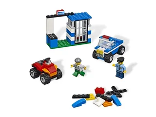 LEGO 4636-1 Police Building Set — 130 pieces, Make & Create theme