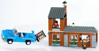 LEGO 4728-1 Escape from Privet Drive — 282 pieces, released 2002