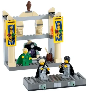 LEGO 4733-1 The Dueling Club — 134 pieces, released 2002