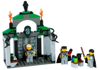 LEGO 4735-1 Slytherin — 93 pieces, released 2002