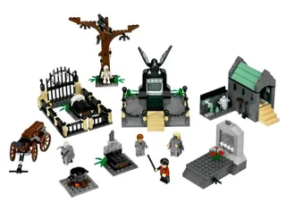 LEGO 4766-1 Graveyard Duel — 552 pieces, released 2005