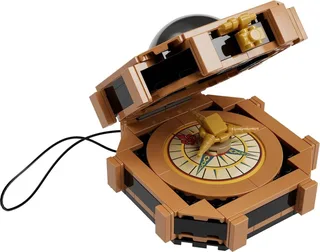 LEGO 5009609-1 Captain Jack Sparrow's Compass — 152 pieces, released 2025
