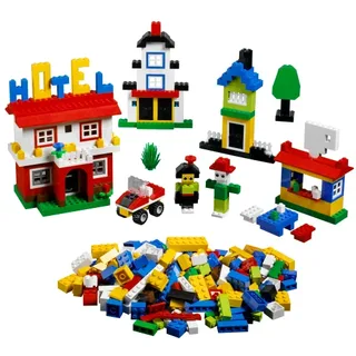 LEGO 5482-1 Ultimate House Building Set — 674 pieces, released 2006