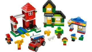 LEGO 5582-1 Ultimate Town Building Set — 697 pieces, released 2008