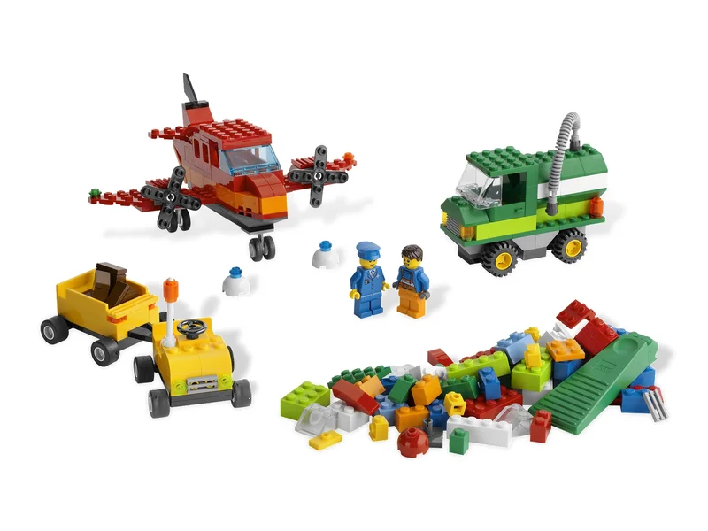 LEGO 5933-1 Airport — 310 pieces, Make & Create theme