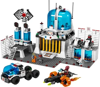LEGO 5985-1 Space Police Central — 631 pieces, Space theme