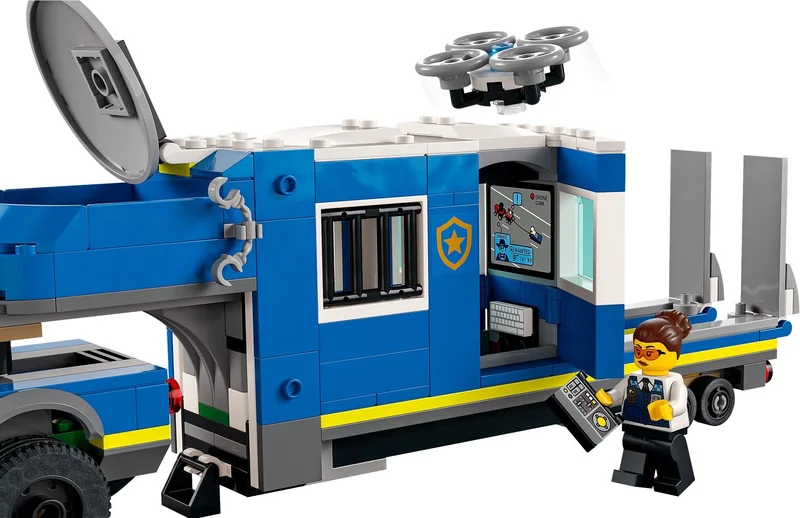 Police Mobile Command Truck - View 7