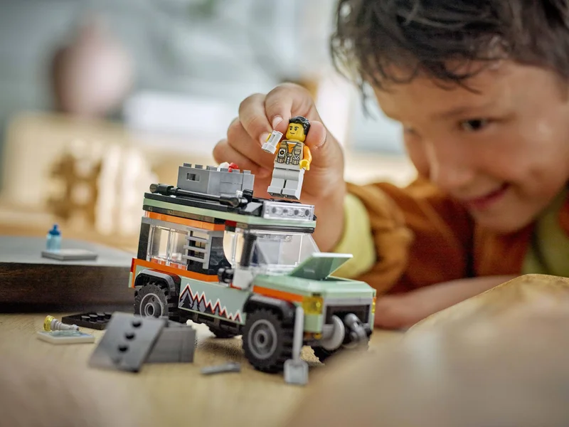 Off-Road 4x4 Mountain Truck - View 7