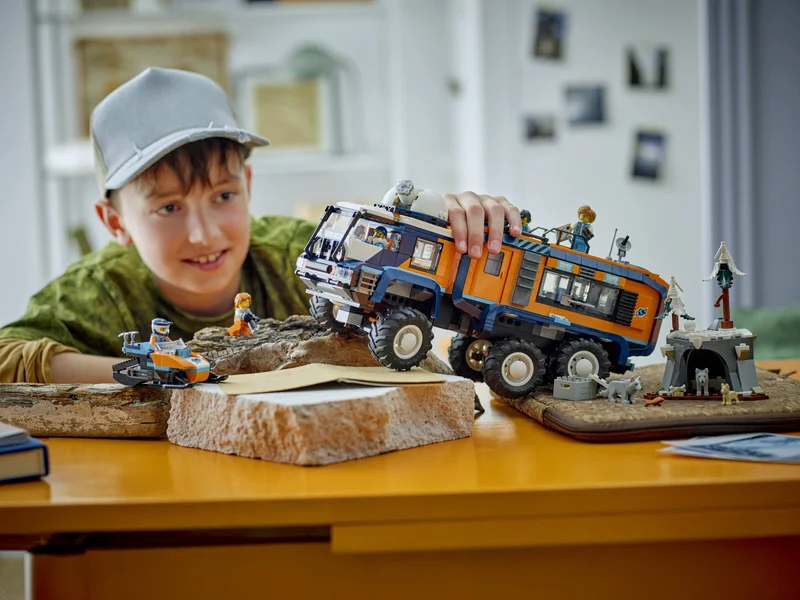 Arctic Explorer Science Lab Truck - View 8