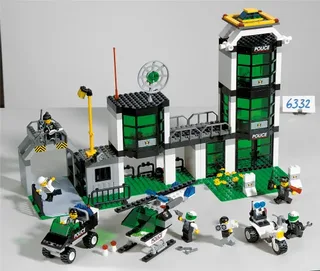 LEGO 6636-1 Police Headquarters — 291 pieces, released 2002