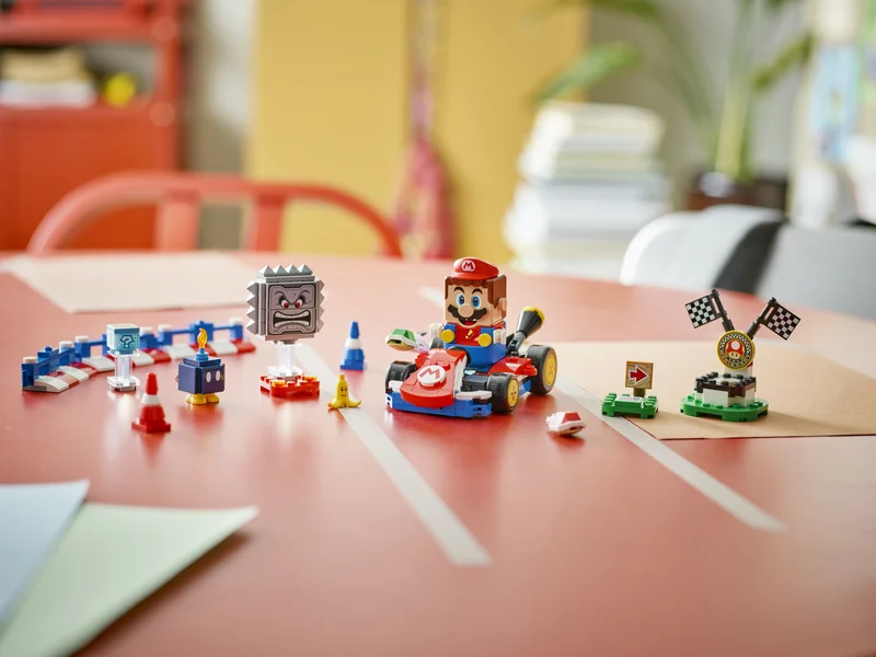 Mario Kart – Interactive LEGO Mario & Standard Kart - View 9