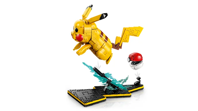 Pikachu and Poké Ball - View 5