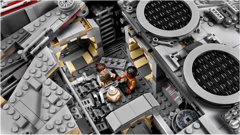 Millennium Falcon - View 9