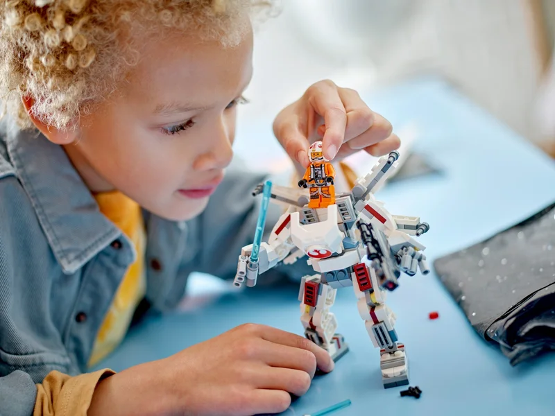 Luke Skywalker X-Wing Mech - View 8