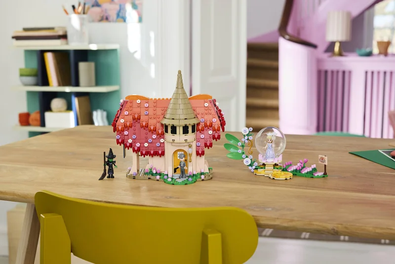 Glinda & Elphaba Visit Munchkinland - View 7