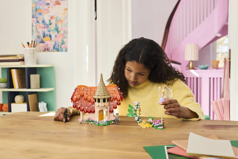 Glinda & Elphaba Visit Munchkinland - View 8