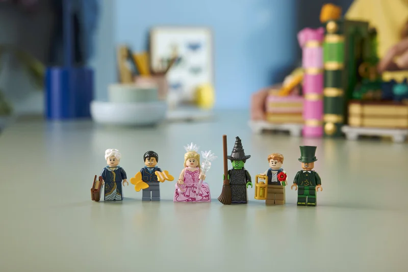 Glinda & Elphaba Bookends - View 6