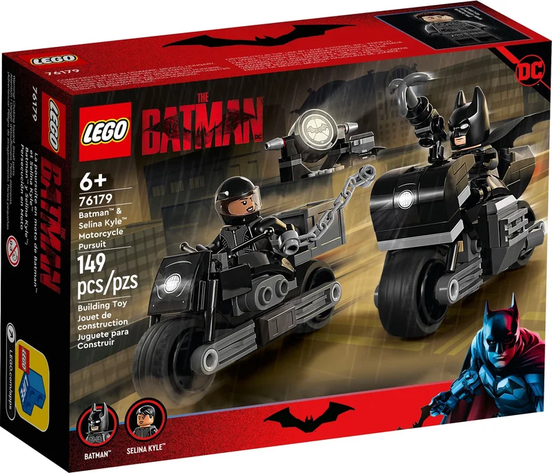 Batman & Selina Kyle Motorcycle Pursuit - View 2